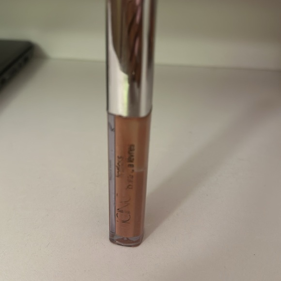 makeup - Picture 2 of 8